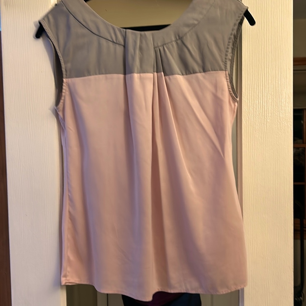 New York and company for block blouse grey and pink